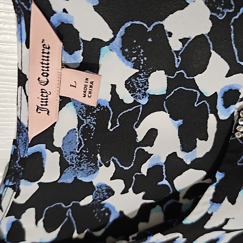 Juicy Couture NWT szL bling accent ✨️ gorgeous sleeveless top black,blue,white - Picture 2 of 10